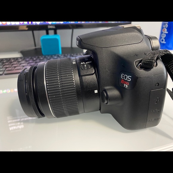 Canon EOS Rebel T5 DSLR Camera - Picture 8 of 9